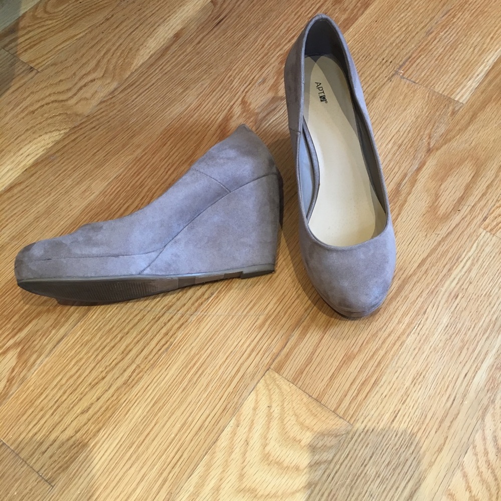 Beige suede wedge heels!  👠 - Picture 4 of 4